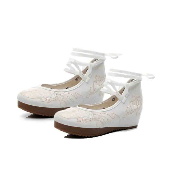 Elegant Cloud Embroidery Canvas Flats Shoes