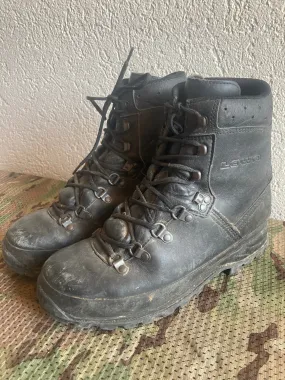 Footwear, Lowa Mountain Boots GTX Size 10US (Used)